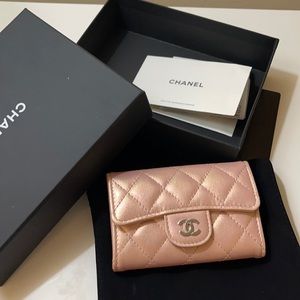New Chanel 21k Pink Iridescent Classic Flap Card Holder.